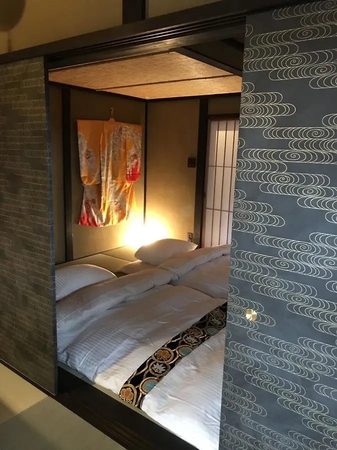 京町屋の宿悠路里 Kyo-Machiya Yululy Kyoto 0*,  Japan