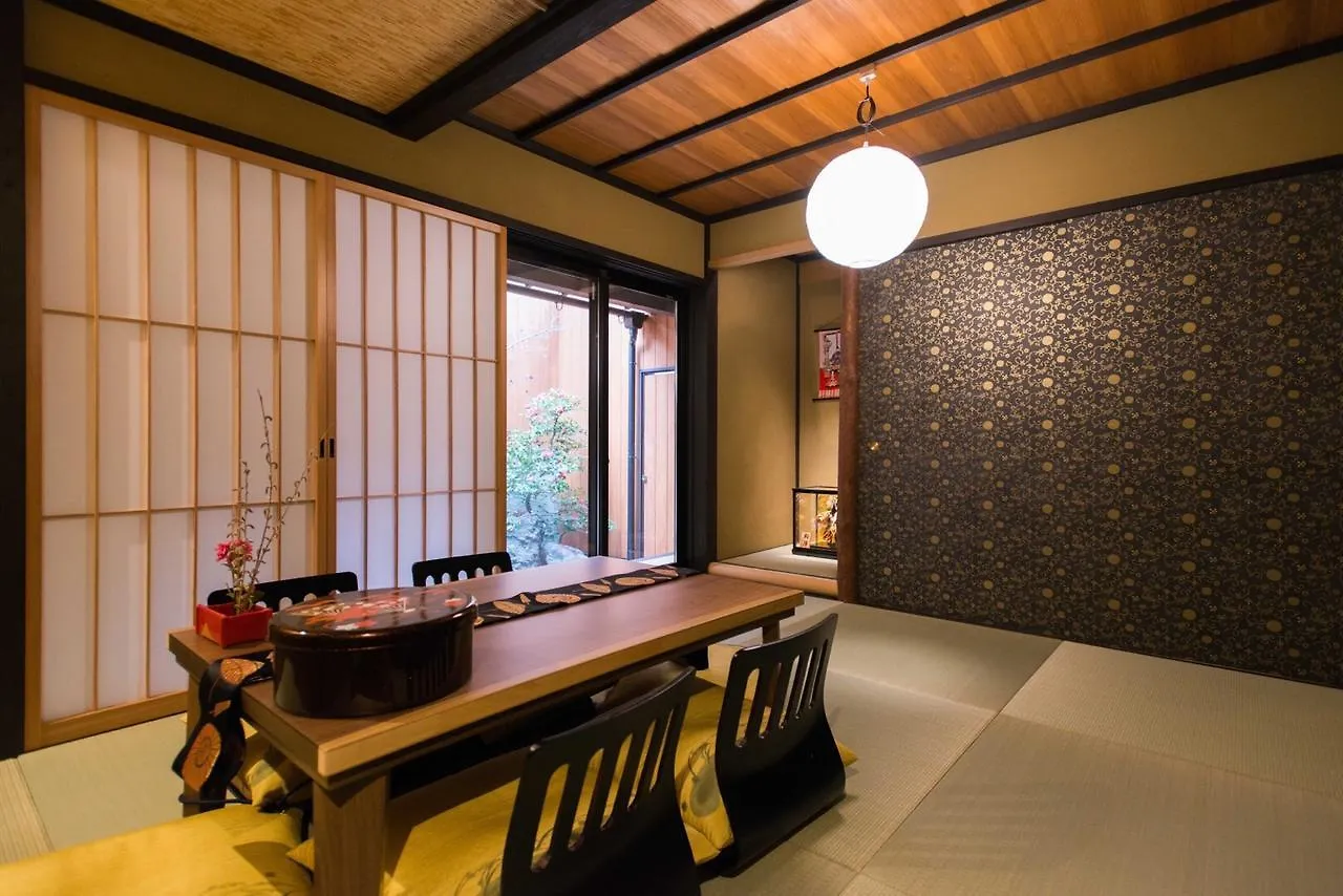 京町屋の宿悠路里 Kyo-Machiya Yululy Kyoto